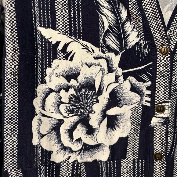 Derek Heart Navy & White Floral & Stripe Tunic Top, super soft - Picture 4 of 11